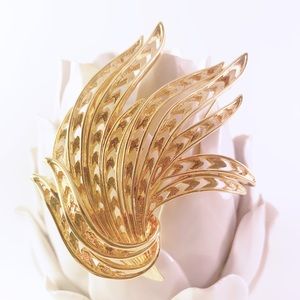 Monet signed floral spray brooch